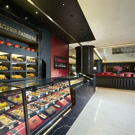 Le Salon De Thé de Joël Robuchon ifc mall.